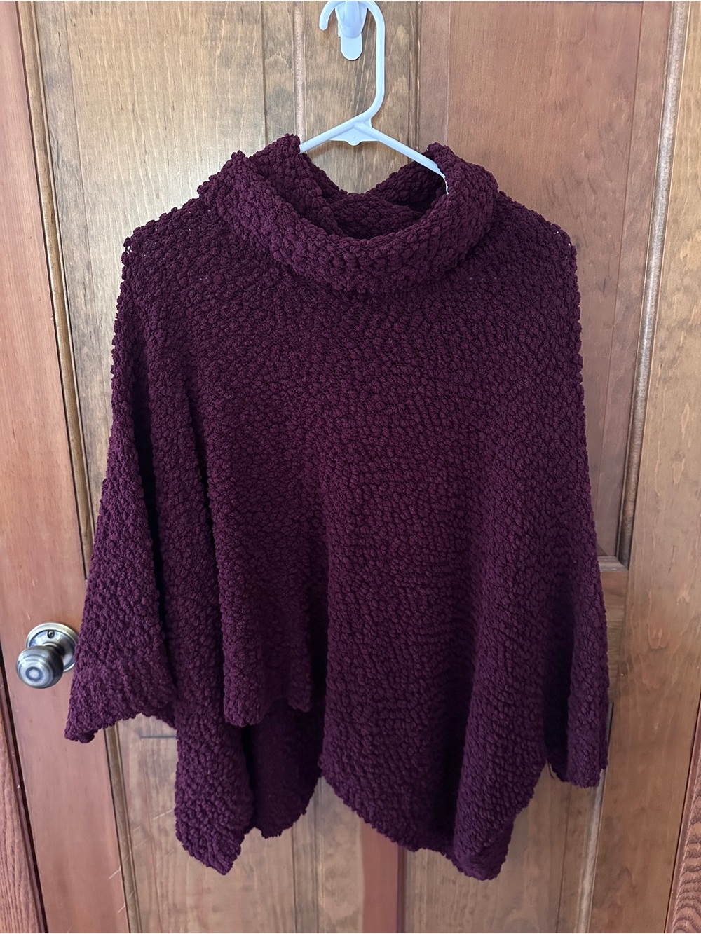 Romeo & Juliet Couture Women's Turtleneck Poncho Sweater - Burgundy